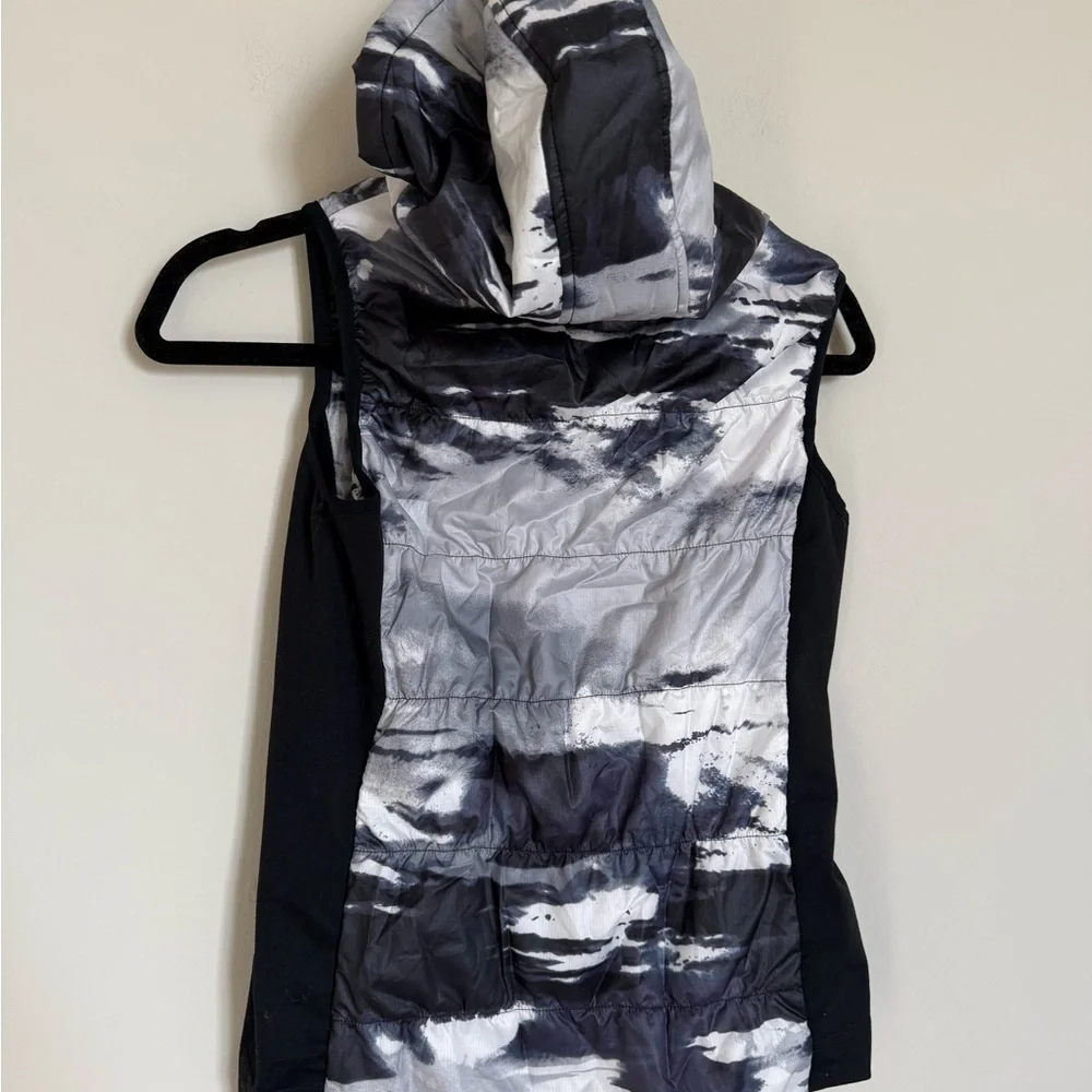 Zella Girl Hooded Marble Print Puffer Vest XL 14/16